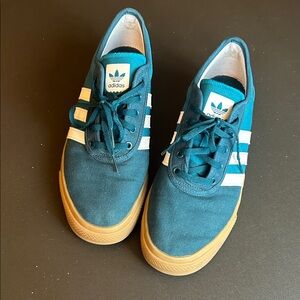 adidas Adi Ease Low-Top with White Stripes and Gum Sole green + turquoise